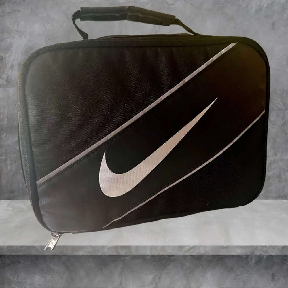 Nike body zip